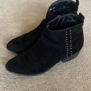 Esprit Tierra Black Faux Suede Side Zipper Ankle Boot Size 6